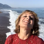 Sacred Voice Griechenland Retreat, Julia am Strand
